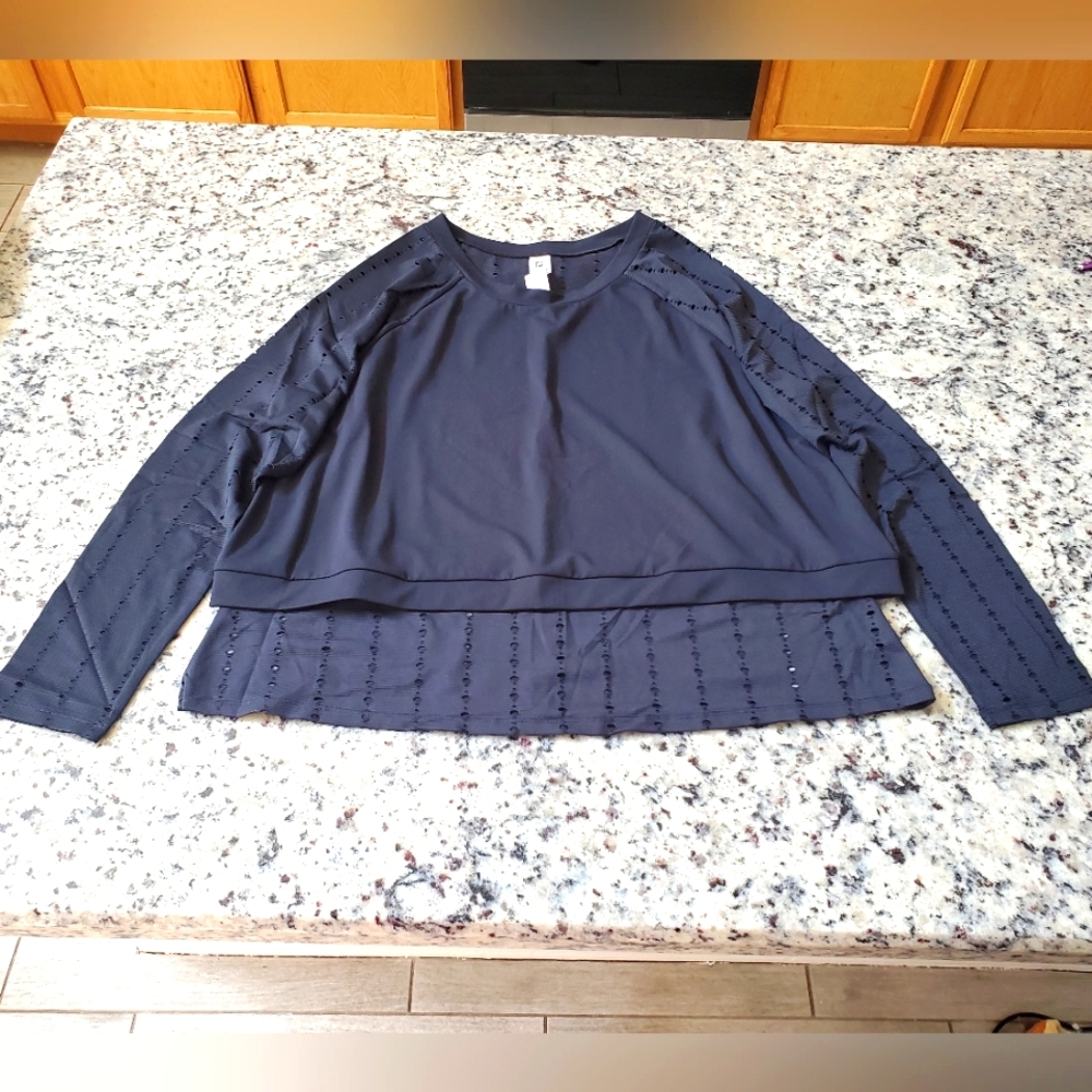 New Fabletics long sleeve tank top, no tags - Picture 3 of 5